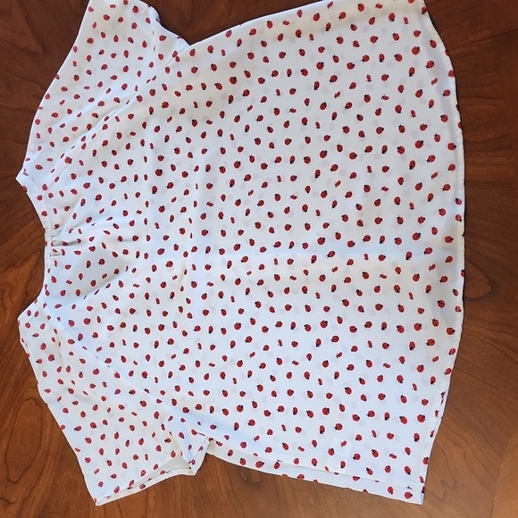 Ladybug pattern shirt - Picture 7 of 9